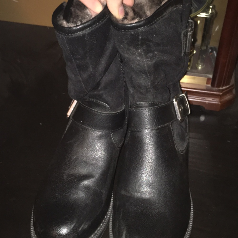Black motorcycle boots